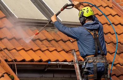 Démoussage et hydrofuge de toiture à Pommerol